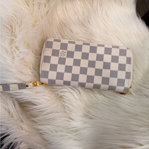 Elegant Checkered Women's Wallet